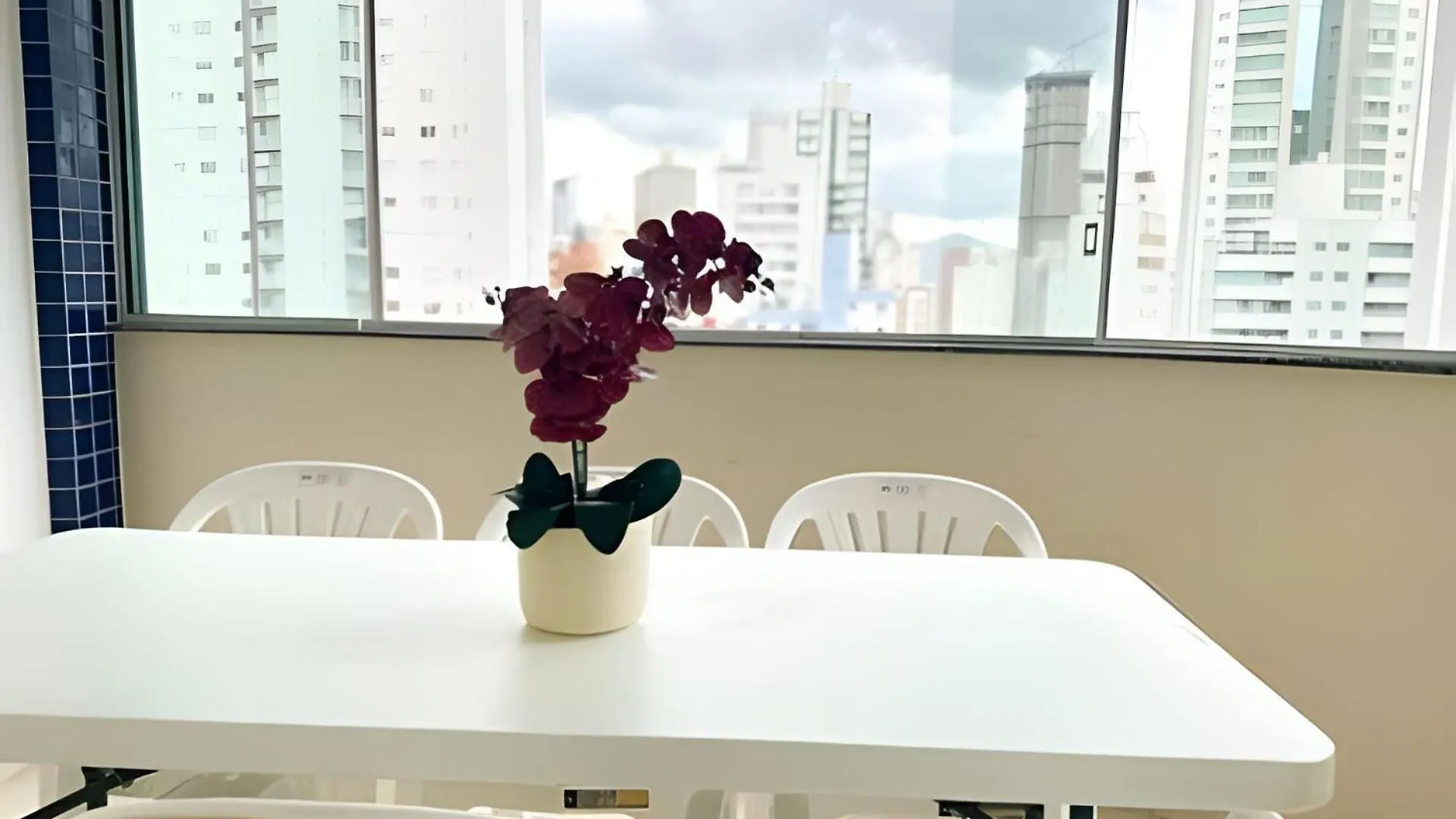 Apto Na Praia Central | Amplo E Perto Do Mar Em Bc Balneário Camboriú Apartamento